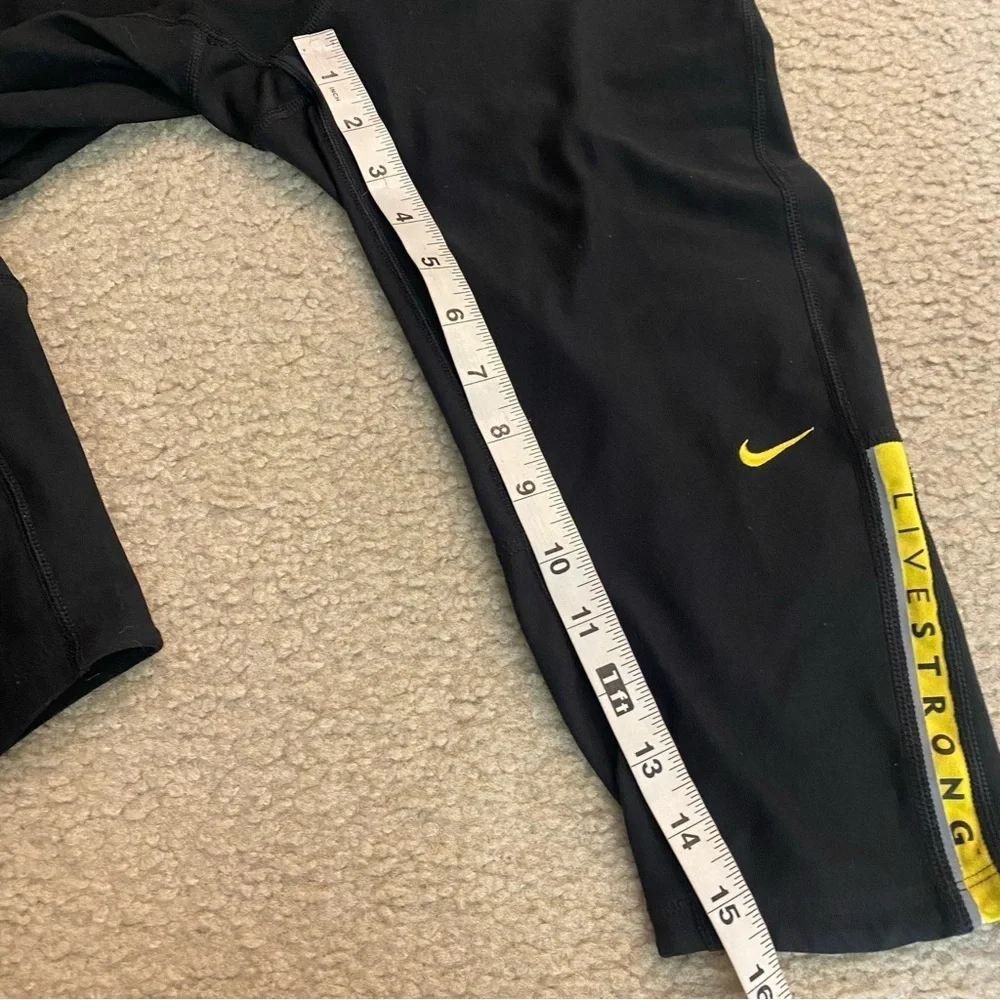 Nike Dri Fit Livestrong Cropped Legging Women Size XS  Stretch biker